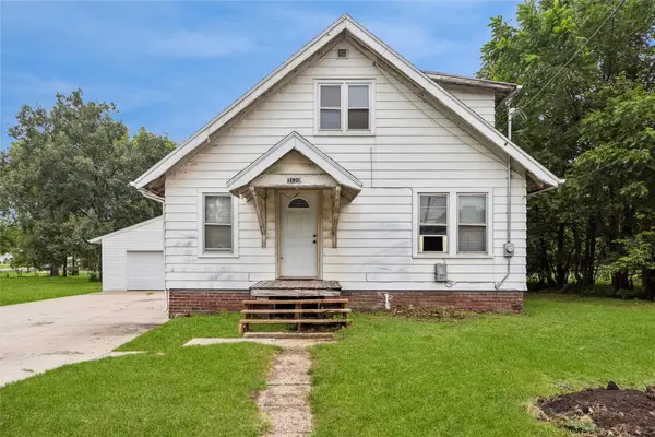 3120 E Clinton Avenue, Des Moines, IA 50317