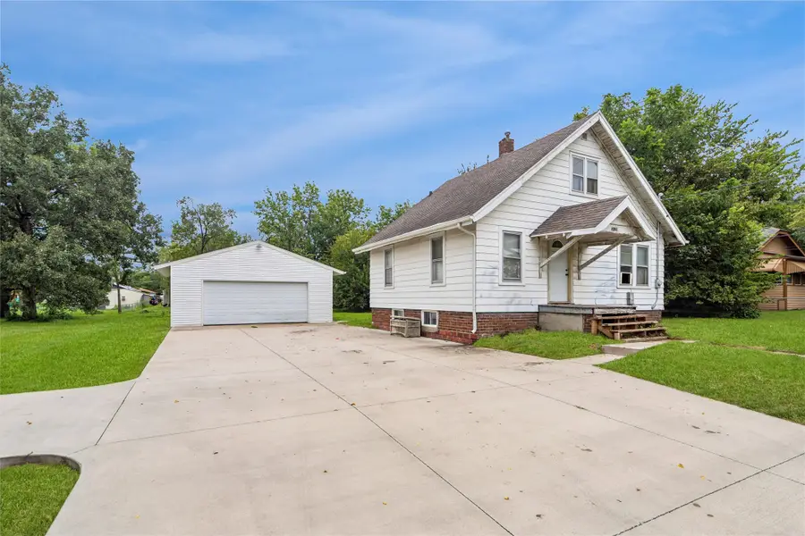 3120 E Clinton Avenue, Des Moines, IA 50317 - #2