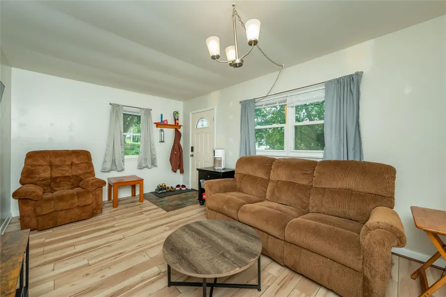 1129 Mason Avenue, Des Moines, IA 50315 - #2