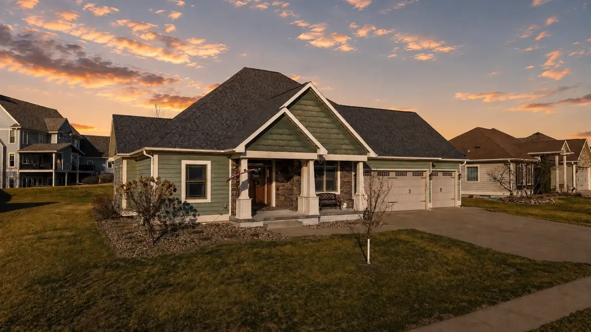 1024 Fountain View Drive, Pella, IA 50219 - #1