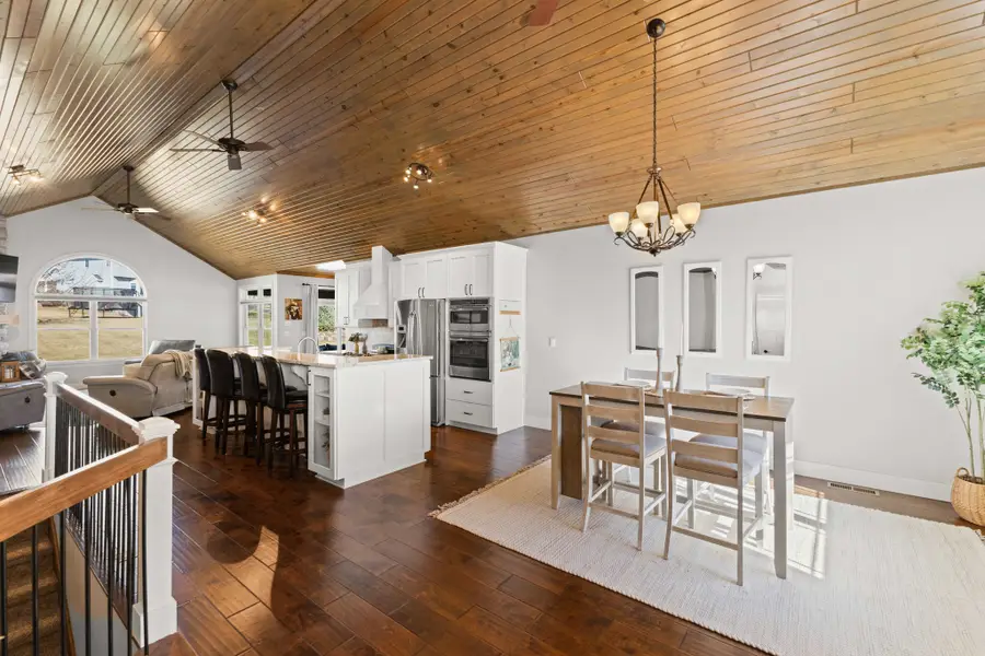 1024 Fountain View Drive, Pella, IA 50219 - #3