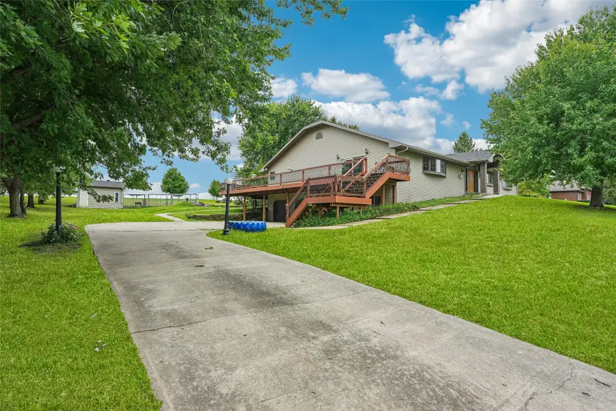 1607 N 23rd Avenue W, Newton, IA 50208 - #2