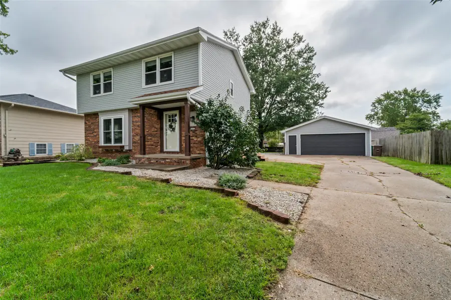 527 Village Court, Altoona, IA 50009 - #2
