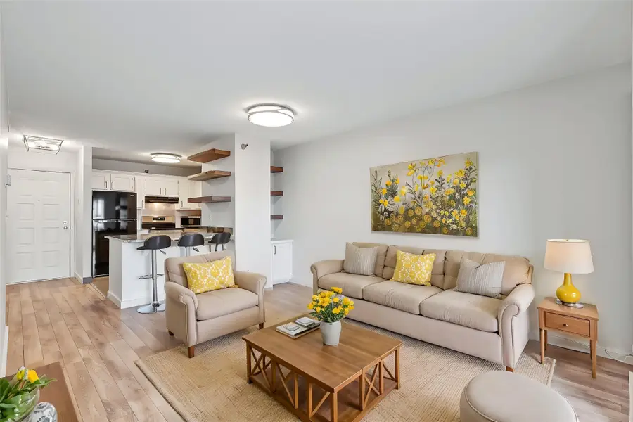 300 Walnut Street #706, Des Moines, IA 50309 - #2