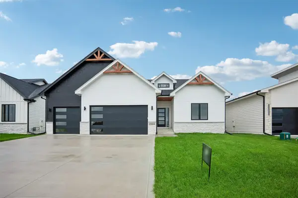 17311 Brookview Drive, Urbandale, IA 50263