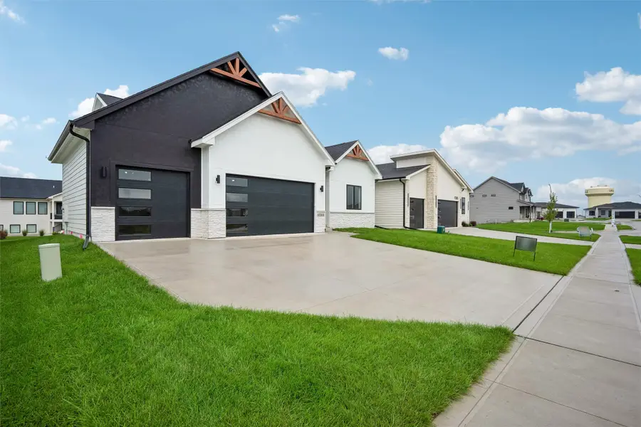 17311 Brookview Drive, Urbandale, IA 50263 - #2