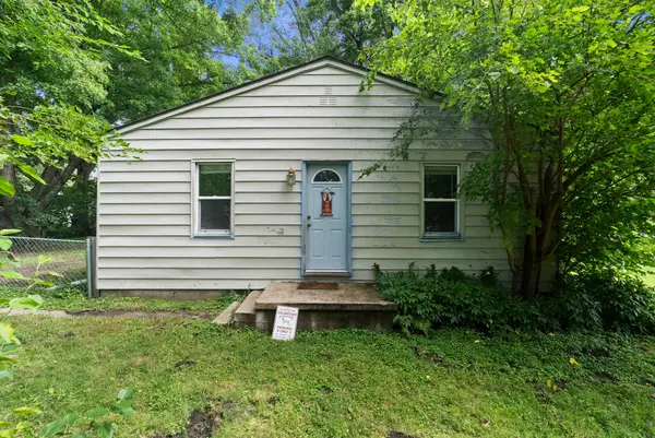 2825 E 37th Street, Des Moines, IA 50317