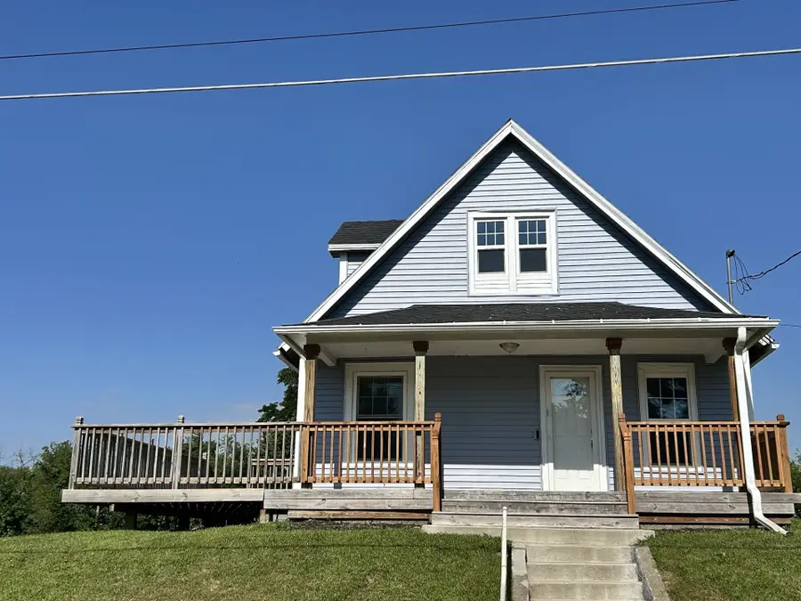 912 E 25th Court, Des Moines, IA 50317 - #2