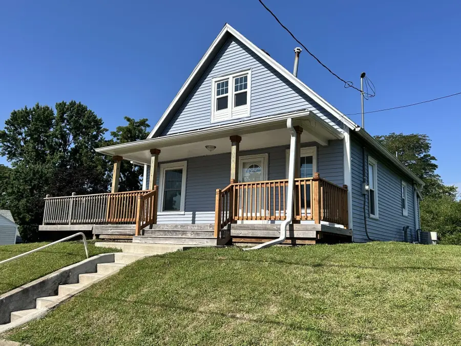 912 E 25th Court, Des Moines, IA 50317 - #3