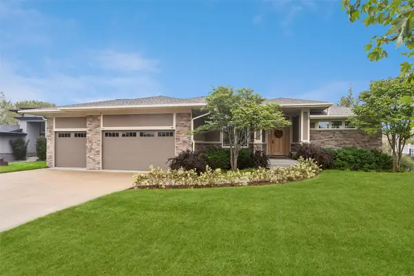 8916 NW 73rd Place, Johnston, IA 50131
