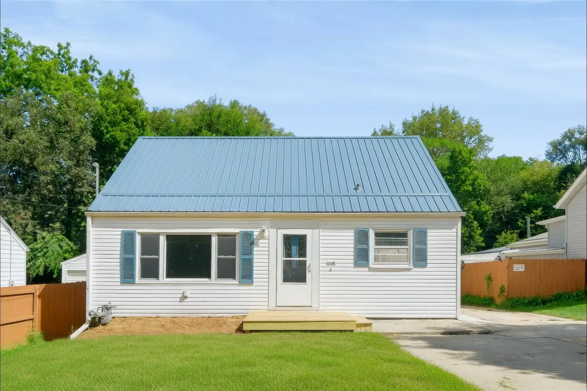 1008 1st Street N, Newton, IA 50208 - #1
