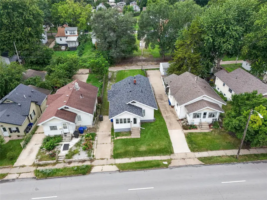3208 2nd Avenue, Des Moines, IA 50313 - #2