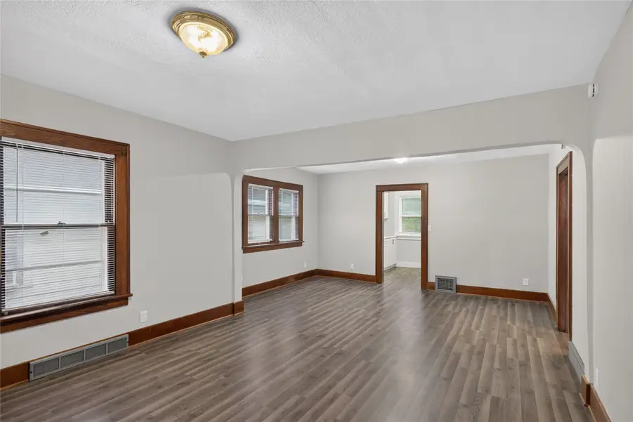 3208 2nd Avenue, Des Moines, IA 50313 - #3