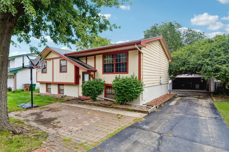 8698 Franklin Avenue, Clive, IA 50325 - #2