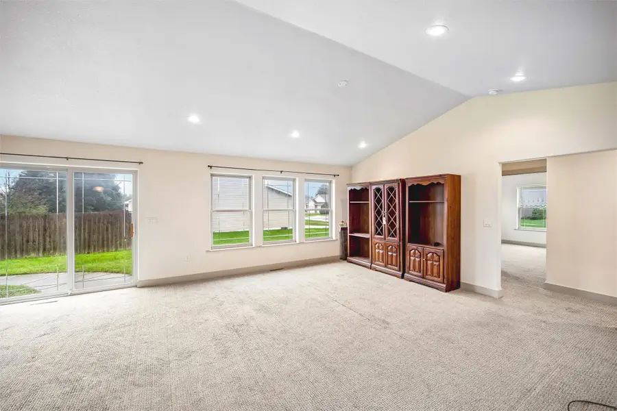 1507 S 10th Avenue W, Newton, IA 50208 - #3
