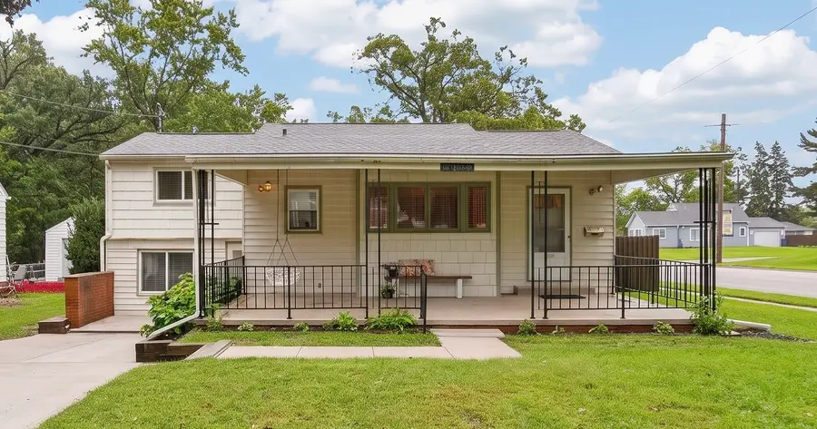 2301 33rd Street, Des Moines, IA 50310 - #2