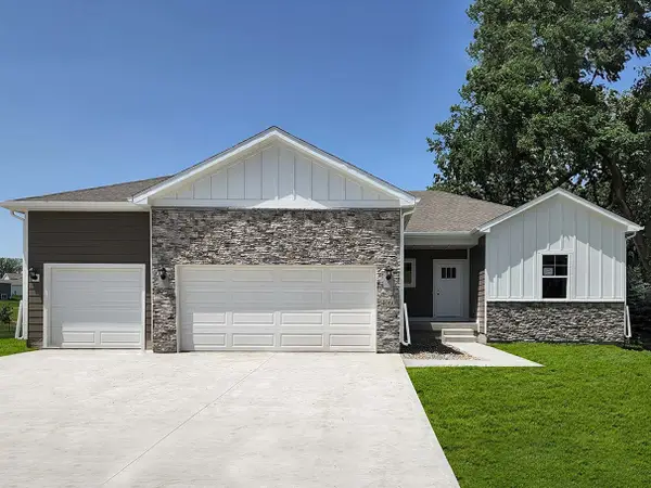 3034 Lake Hill Drive, Des Moines, IA 50320