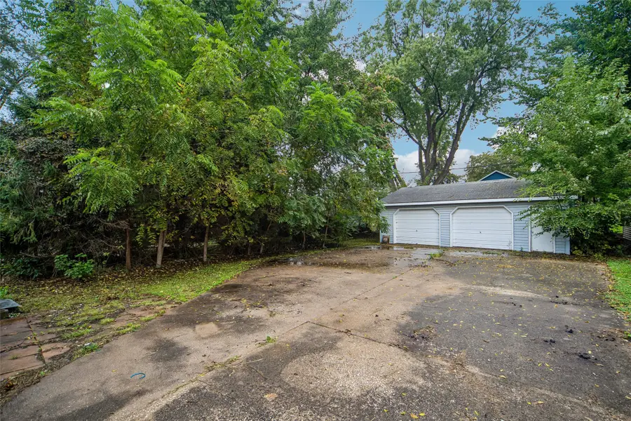 1325 Geil Avenue, Des Moines, IA 50315 - #2