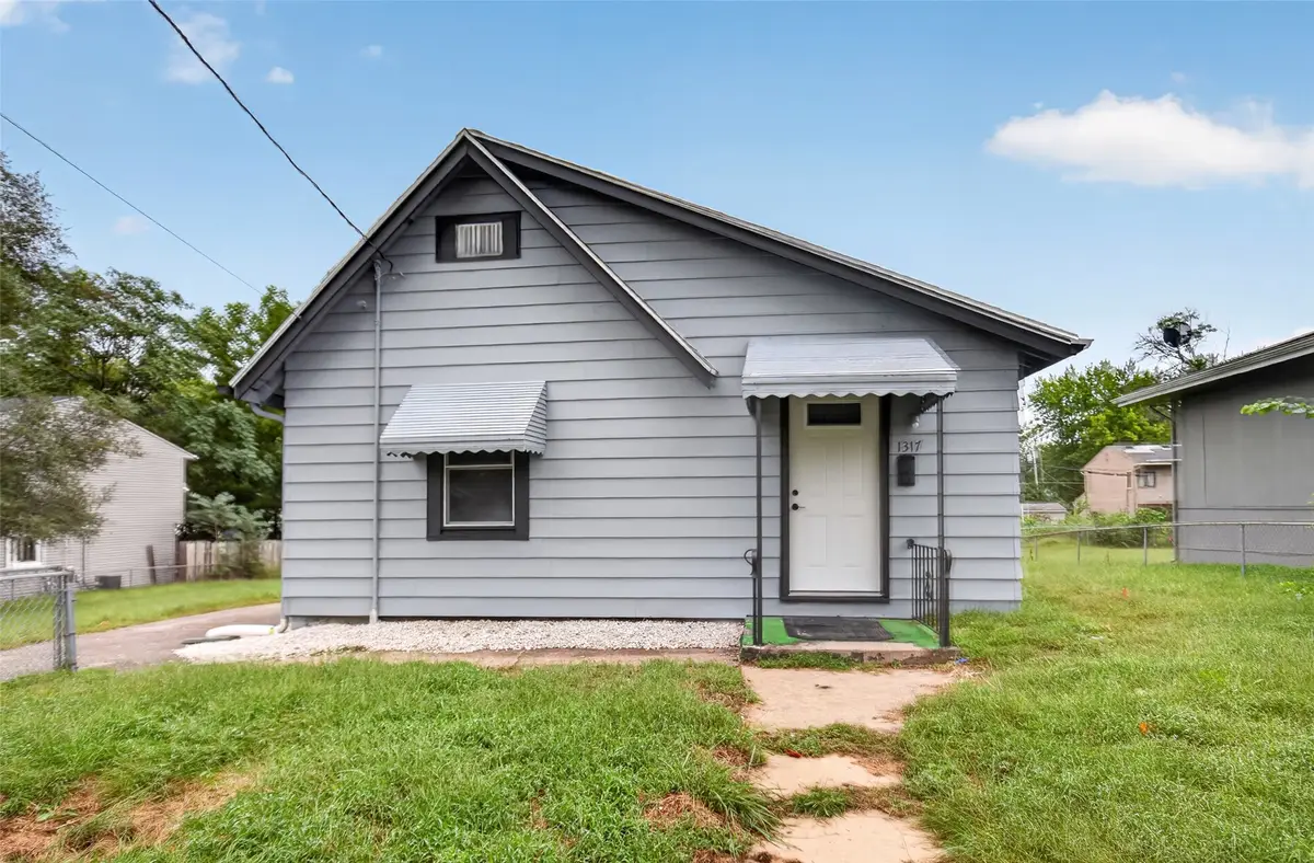 1317 E 16th Street, Des Moines, IA 50316 - #1