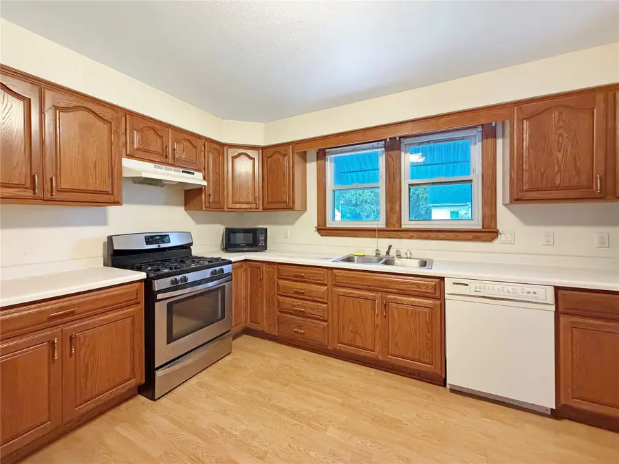 1011 Mckinley Avenue, Des Moines, IA 50315 - #3