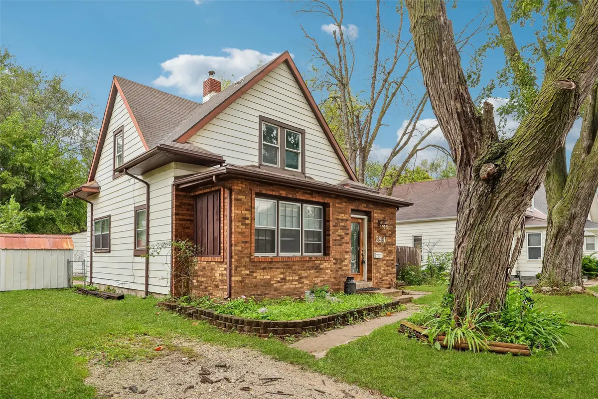 2814 E Walnut Street, Des Moines, IA 50317 - #1