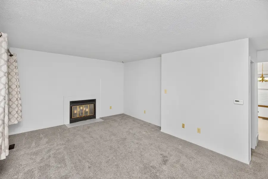 8632 Alpine Drive #A, Urbandale, IA 50322 - #3