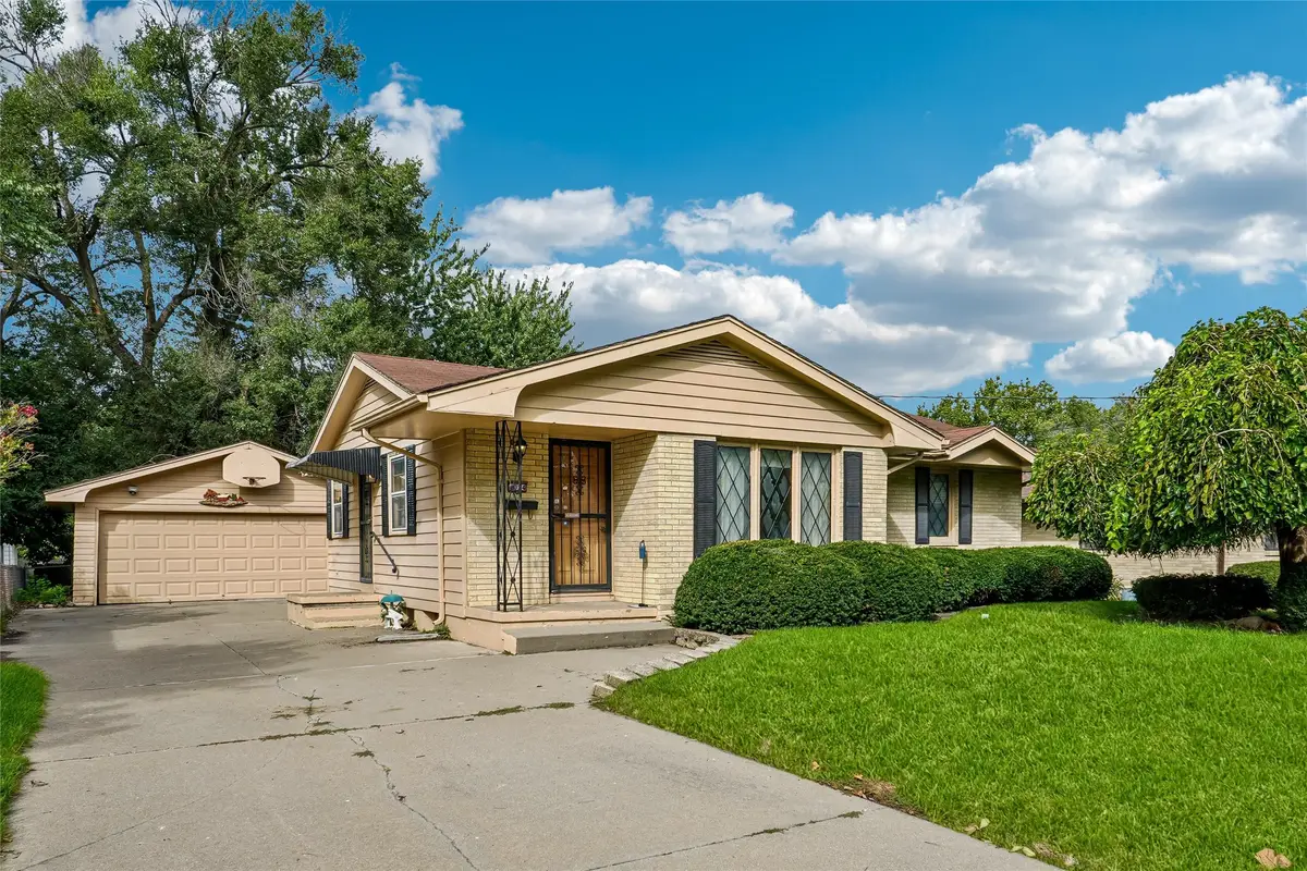 4024 64th Street, Urbandale, IA 50322 - #1