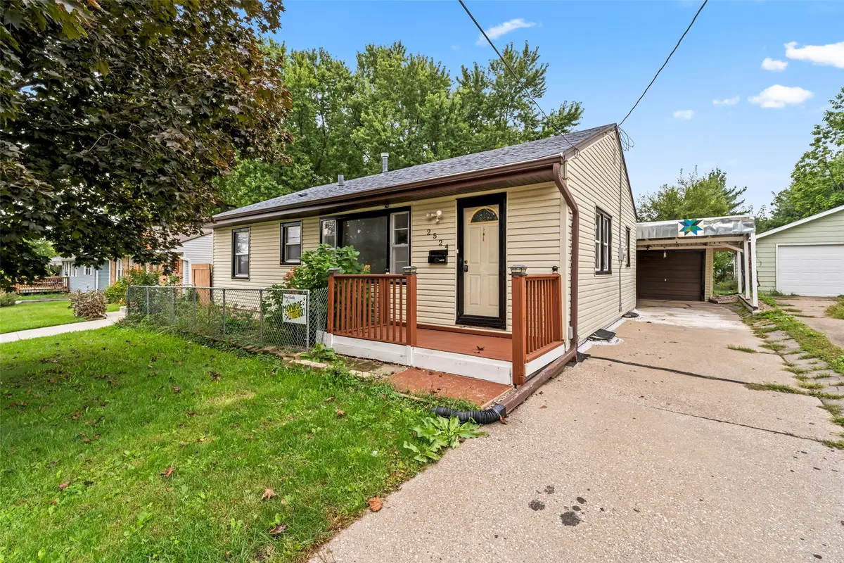 2524 Boston Avenue, Des Moines, IA 50310 - #1