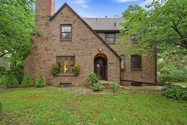 6001 Walnut Hill Drive, Des Moines, IA 50312