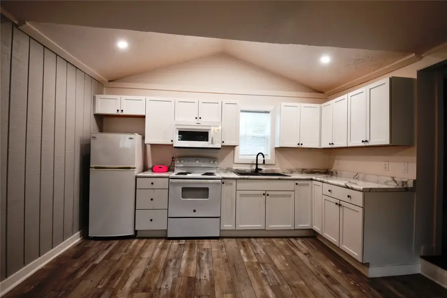 918 Watrous Avenue, Des Moines, IA 50315 - #2