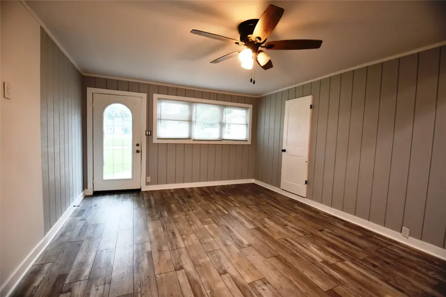 918 Watrous Avenue, Des Moines, IA 50315 - #3