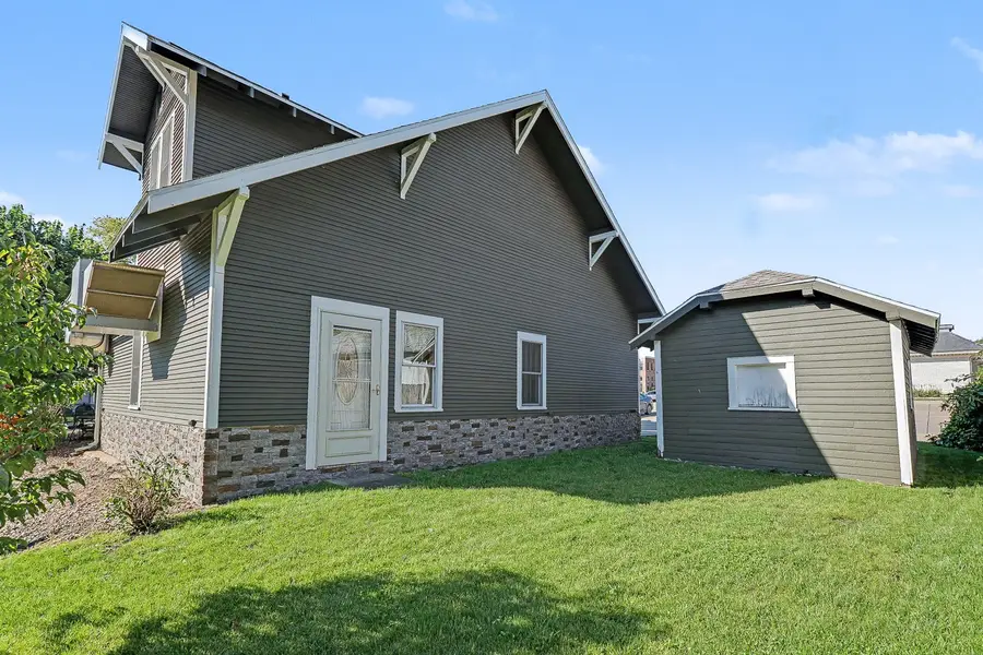 606 Independence Street, Pella, IA 50219 - #3