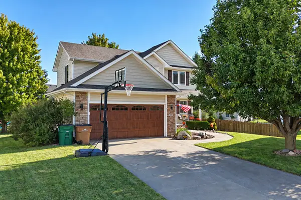 401 NW 10th Circle, Grimes, IA 50111
