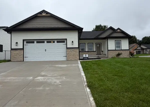 2301 N 8th Avenue E, Newton, IA 50208
