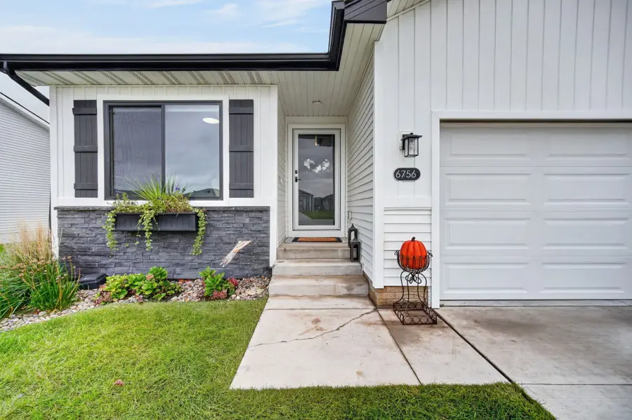 6756 NE 12th Court, Des Moines, IA 50313 - #2