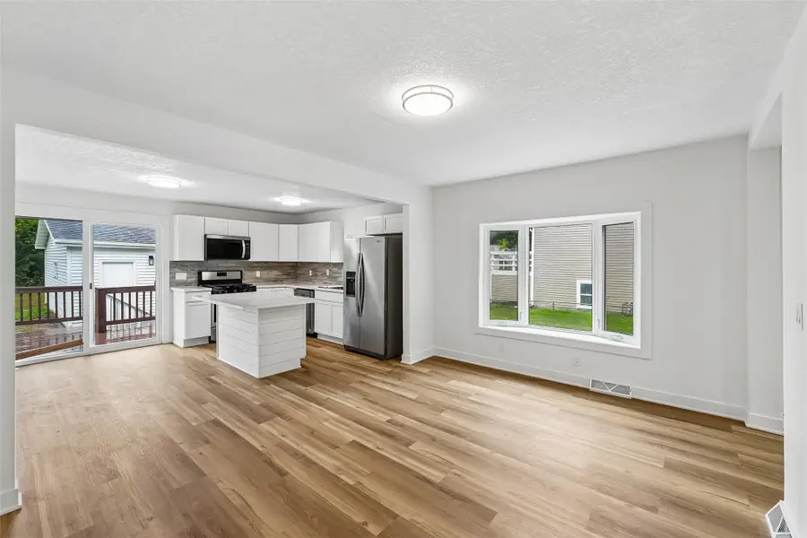 2533 E 23rd Street, Des Moines, IA 50317 - #3