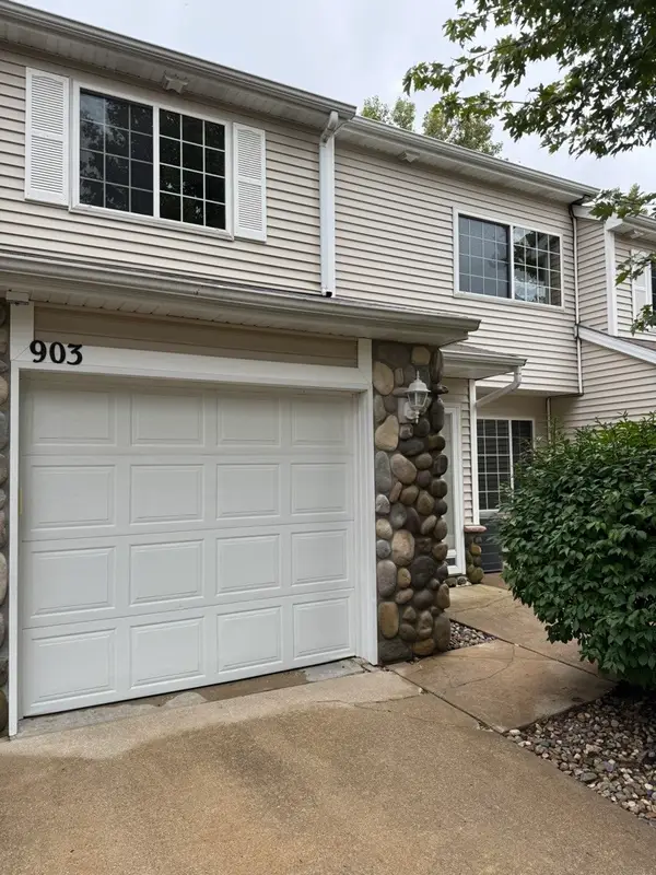 3799 Village Run Drive #903, Des Moines, IA 50317