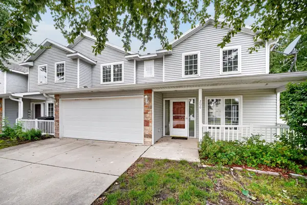 2100 Meadow Chase Lane #206, Des Moines, IA 50320