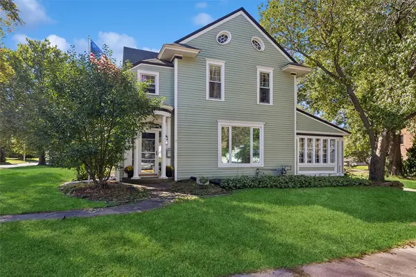402 W Montgomery Street, Knoxville, IA 50138