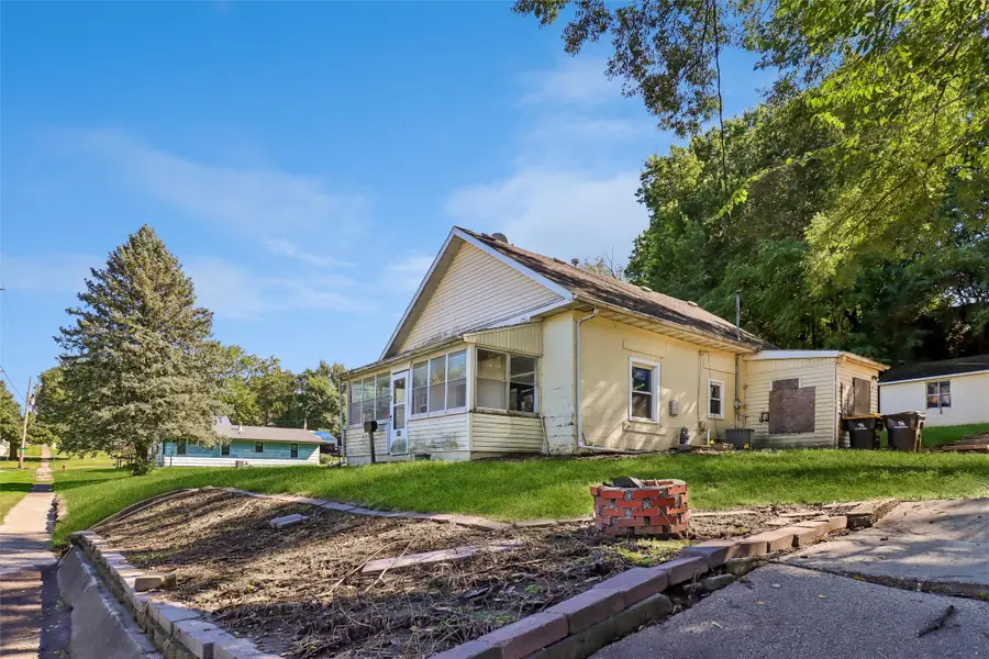 305 E Division Street, Colfax, IA 50054 - #2