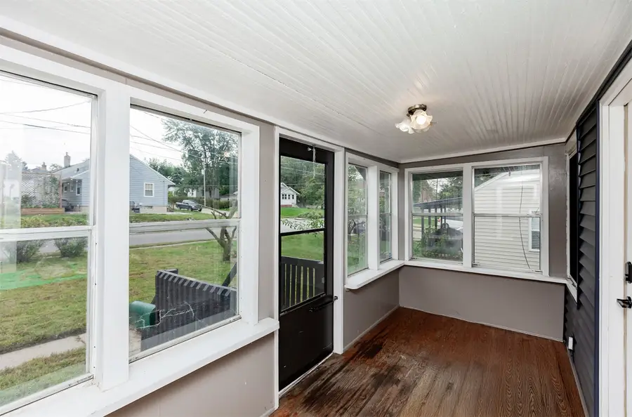 1512 E 32nd Street, Des Moines, IA 50317 - #2