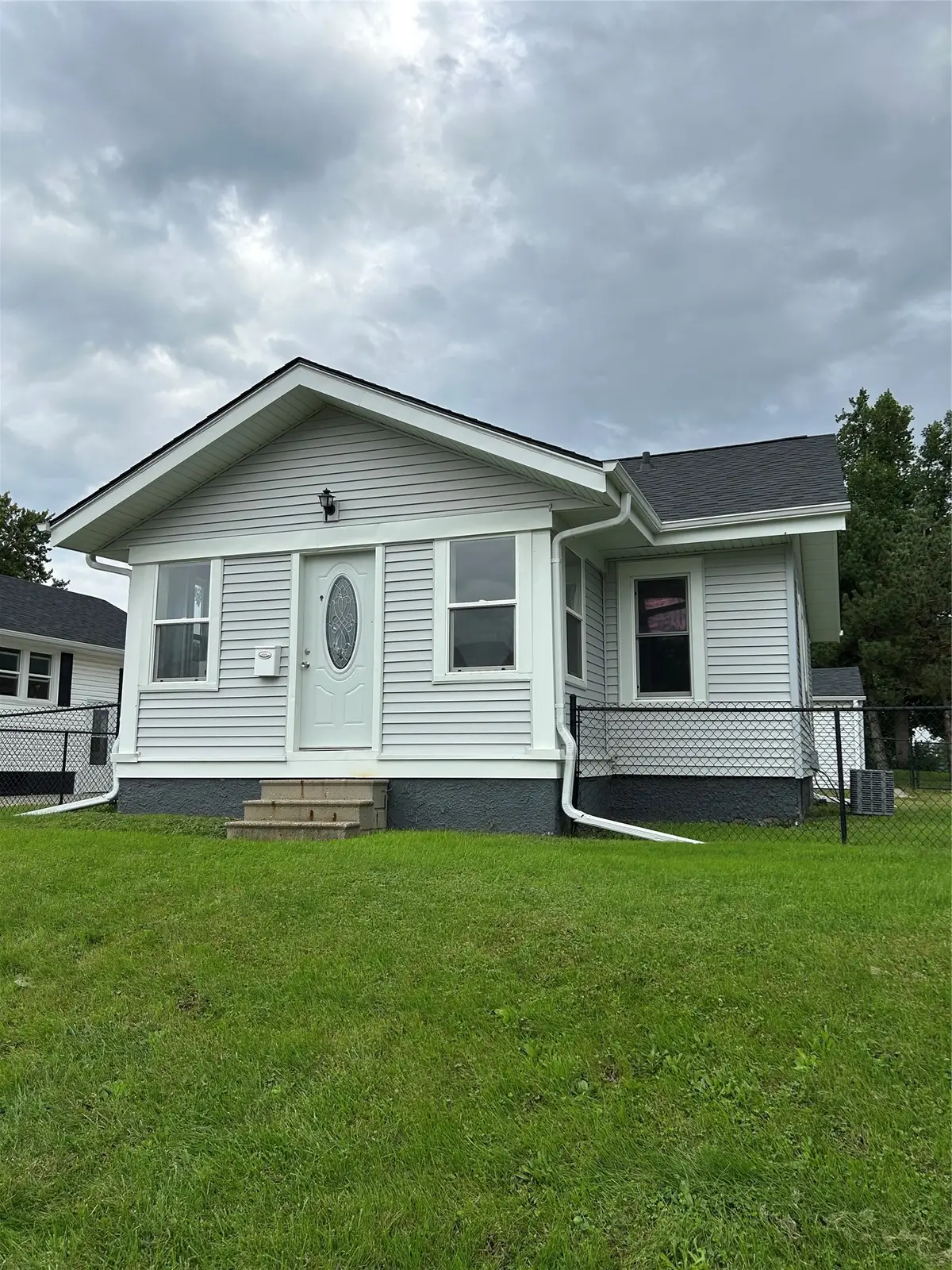 815 N 7th Avenue W, Newton, IA 50208 - #1