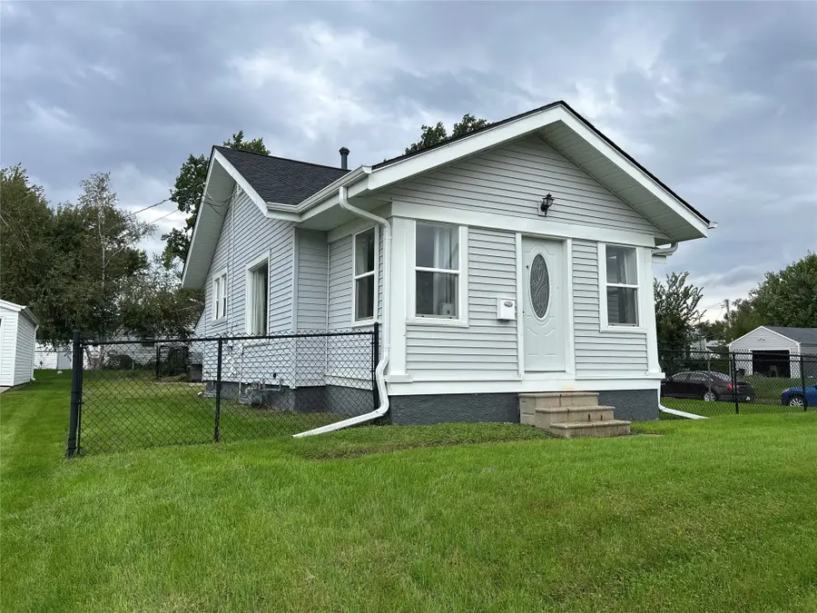 815 N 7th Avenue W, Newton, IA 50208 - #2