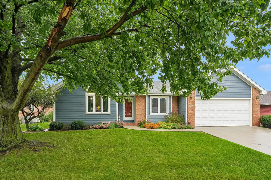2402 N 7th Avenue E, Newton, IA 50208 - #2