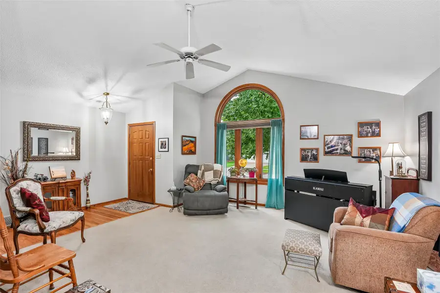 2402 N 7th Avenue E, Newton, IA 50208 - #3