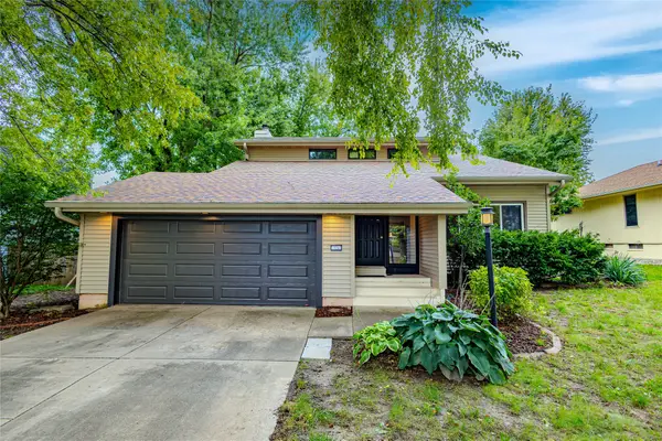 10066 NW 100th Place, Clive, IA 50325
