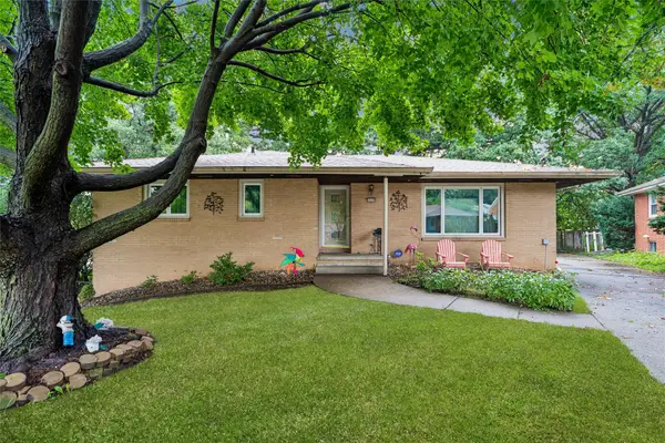 3629 Oakcrest Drive, Des Moines, IA 50310