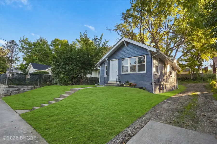 2331 E 11th Street, Des Moines, IA 50316 - #2