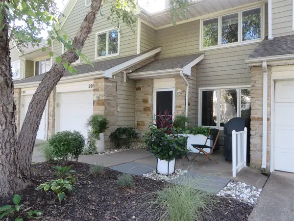 811 Burr Oaks Drive #206, West Des Moines, IA 50266