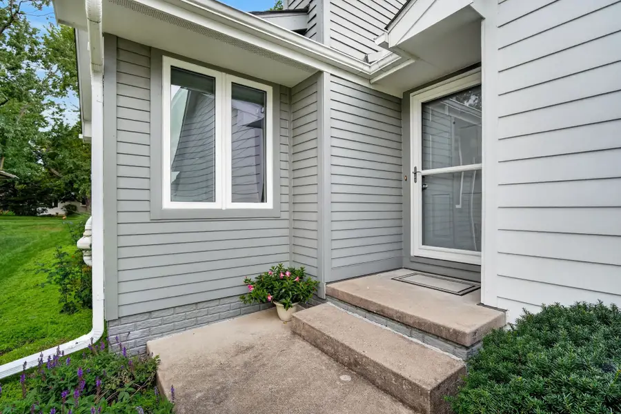 8003 Alpine Drive, Urbandale, IA 50322 - #2